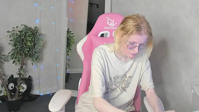 ElizabethHarpper webcam