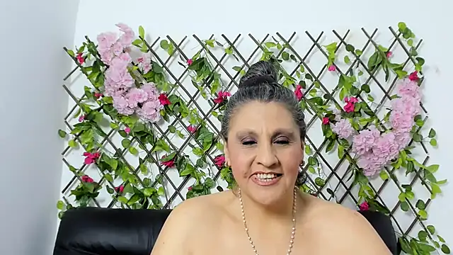 merlyna_goldens webcam