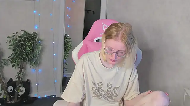 ElizabethHarpper webcam