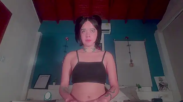 ariana-white- webcam