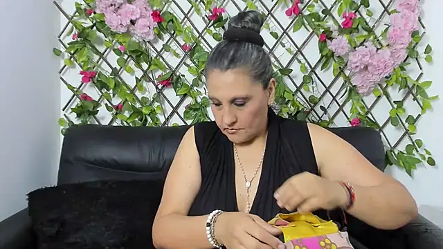 merlyna_goldens - Merlyna_goldens's free webcam