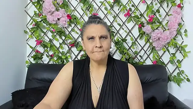 merlyna_goldens webcam