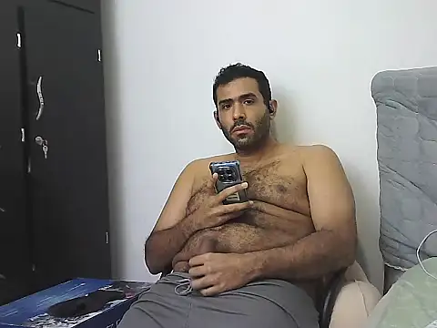 AlphaLatinoBear webcam