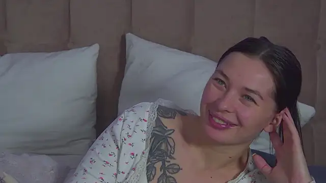 AlexandraBloom webcam