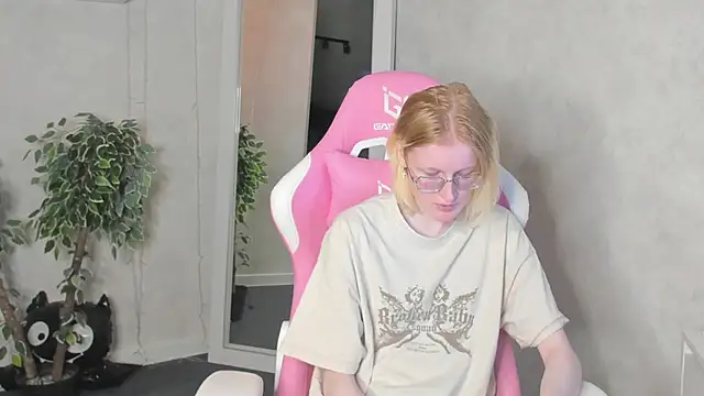 ElizabethHarpper webcam