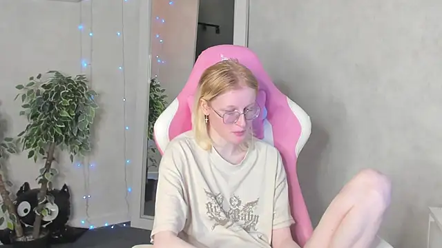 ElizabethHarpper webcam