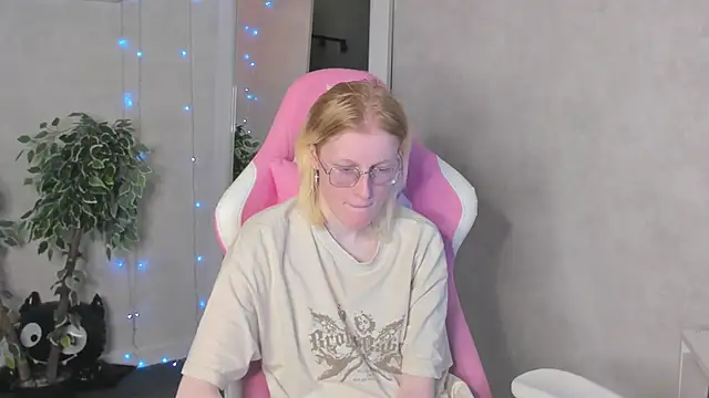 ElizabethHarpper webcam