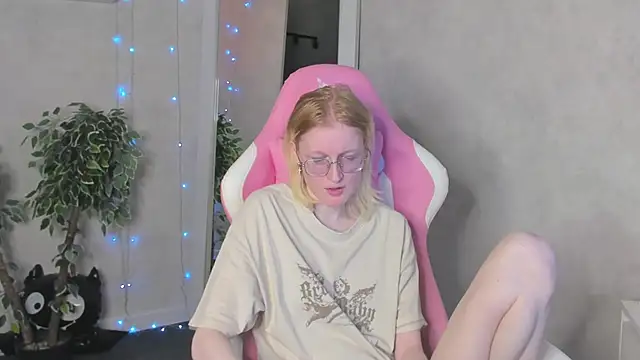 ElizabethHarpper webcam