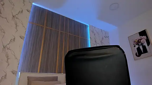 IsabellaAllen webcam