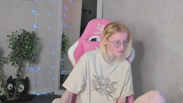 ElizabethHarpper webcam