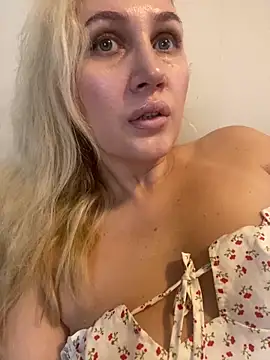 YourBlondee