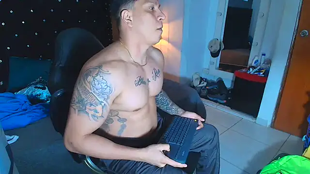 ethan_dalton_ live cam screenshot male from Colombia on VideoChat Party – Live Video Chat & Cam Rooms