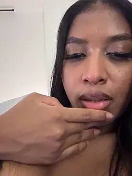 IamCrystal2 Live Webcam on Stripchat