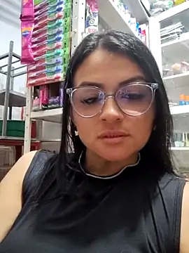 linda_lars (F milf) - Naked now