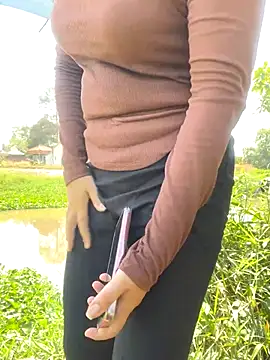 bigassbee (F young) - Tease me at fishing