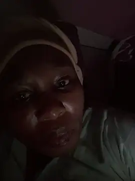 bootyliciouse21x (F milf) - Please help to pay rent