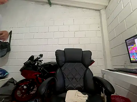 Max_TheHorseDick webcam