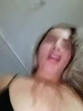 Belinda-Naughty webcam