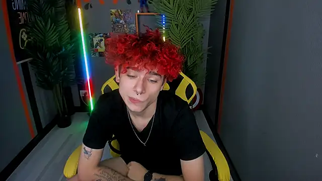 blaiz_vok (M twink) - take off t-shirt