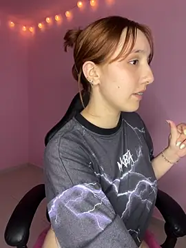 davne_ (F teen) - Doggy on chair 😏