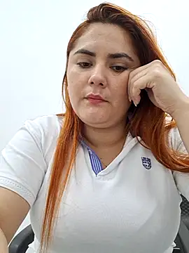 girl_redhead_bigtits