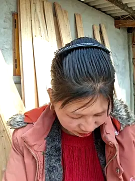 diamond-- live cam screenshot female on ThePornGall – Galleries, GIFs & Live Cams