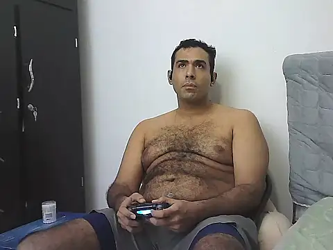 AlphaLatinoBear webcam
