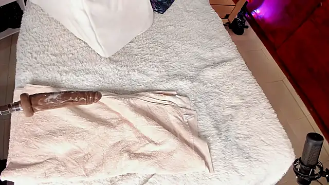 nikole66_ (F young) - No Mercy, Spank hard on the Butt  🍑🍑