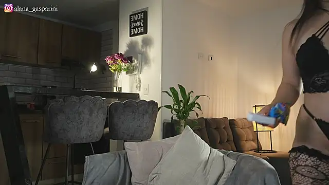 alana_gasparini webcam