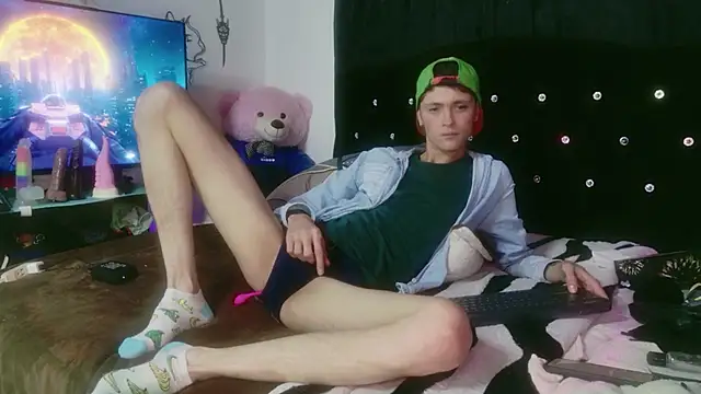 tyler_cat (M young) - show dick hard