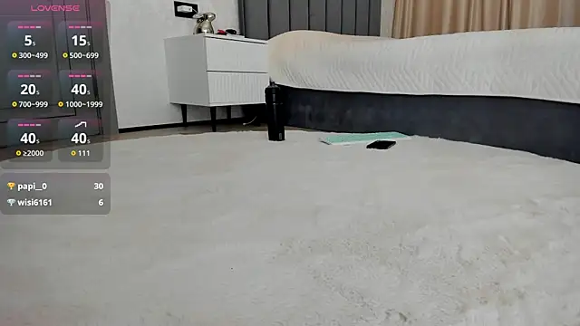 BritneyHoneySilk webcam