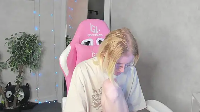 ElizabethHarpper webcam