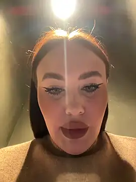 KiraSunshine – webcam model profile photo