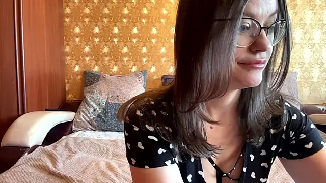 mia_shine_bright_wow webcam