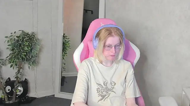 ElizabethHarpper webcam