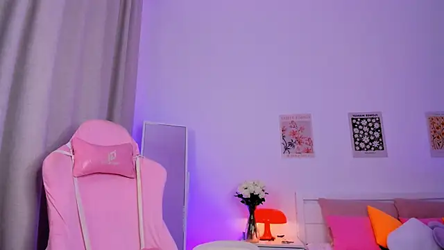 EllieNextDoor webcam