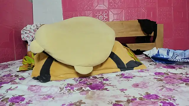 HotHornyClit4U webcam