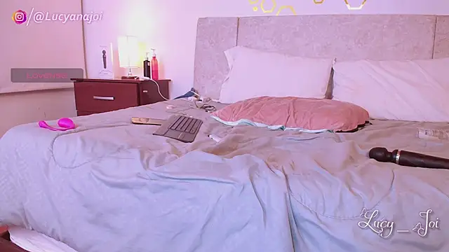 Lucyanajoi webcam
