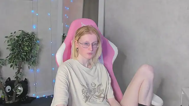 ElizabethHarpper webcam