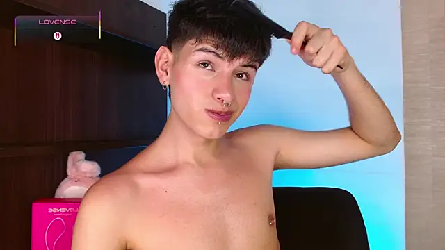 ezra_storm (M twink) - jerking with two hands