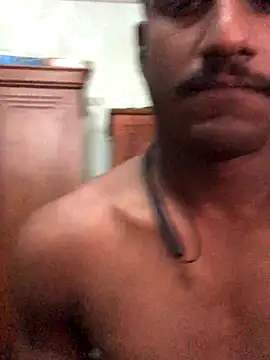 Jordipolla9inchesplus webcam