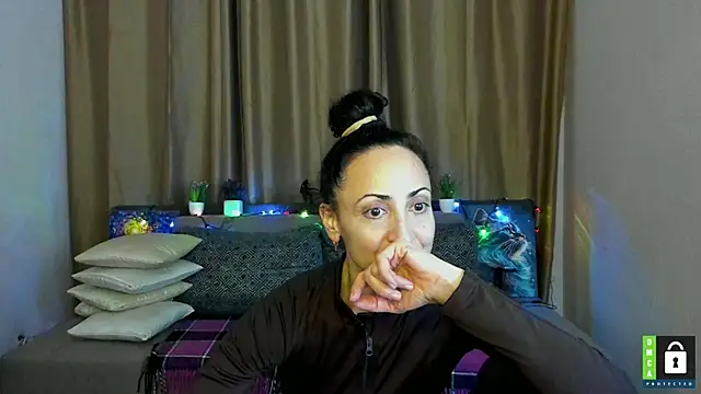 Arianasweety23 webcam