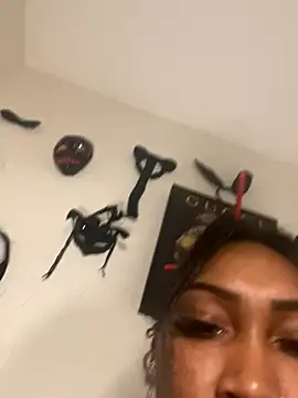 CUMQUEEN-XXX69 webcam