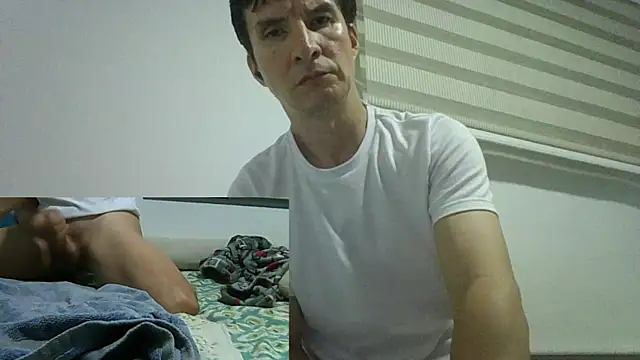 carliesexyman webcam