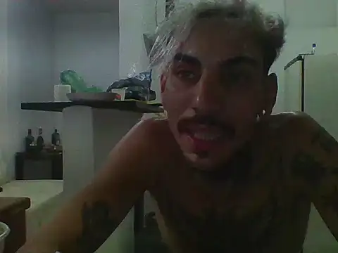 PitbullDiablo1 webcam