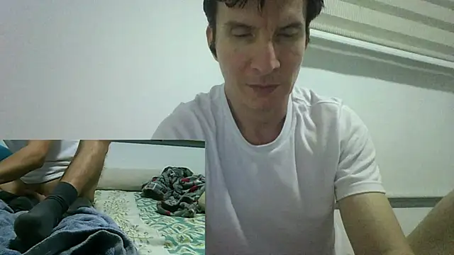 carliesexyman webcam