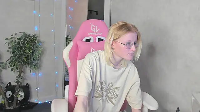 ElizabethHarpper webcam