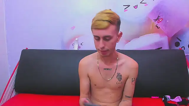 In_my_room_anything_goes webcam