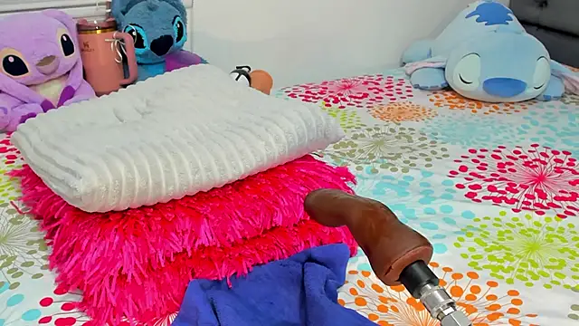 Elizabeth_18_ webcam