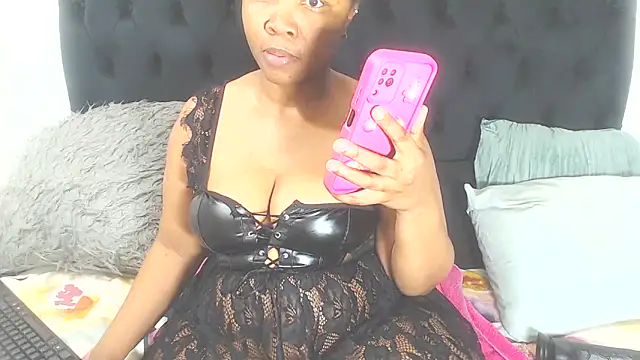 BootyClitQueen webcam